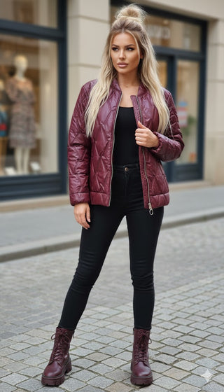 🧥 STEPPJACKE IN BORDEAUX MIT MODISCHER V-ABSTEPPUNG