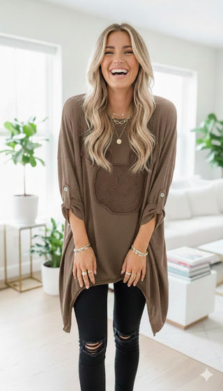 👕 LANGARMSHIRT MIT MAUS-APPLIKATION (SCHLAMMBRAUN)