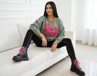 🌿 OVERSIZE SWEATSHIRT „BE HAPPY“ IN HELLEM OLIV MIT PINKEM FELL