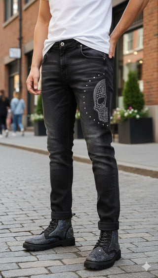 👖 S. WOMAN JEANS UNISEX SCHWARZ MIT SKULL-DETAILS & AUSWASCHUNGEN