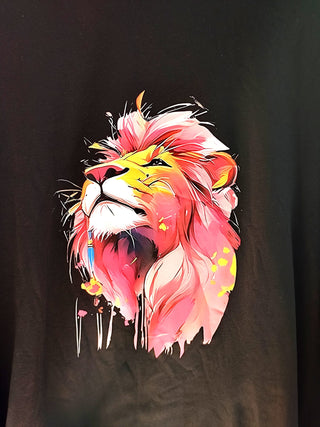 T-Shirt in Schwarz mit Löwenprint in Pinktönen 36-46