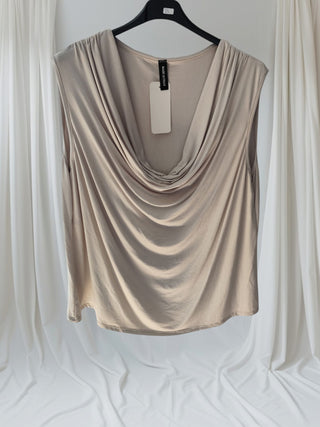 Carmen-Top mit Wasserfallausschnitt – in Schwarz, Weiß & Beige