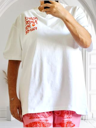 Print-T-Shirt – Weiß mit "More Amore Por Favor" 36-Übergang zur 48