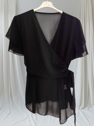 Schwarze Bluse mit Wickeloptik & Schmetterlingsärmeln – XL, tragbar von Größe 36 bis 46